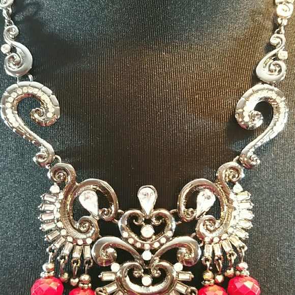 Julia B Fashion Necklace - Picture 4 of 4